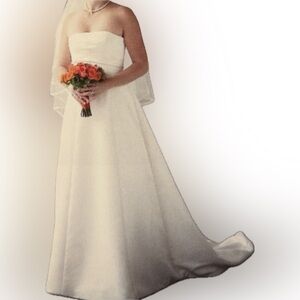 Mikealla Elegant Strapless Cream Wedding Gown
